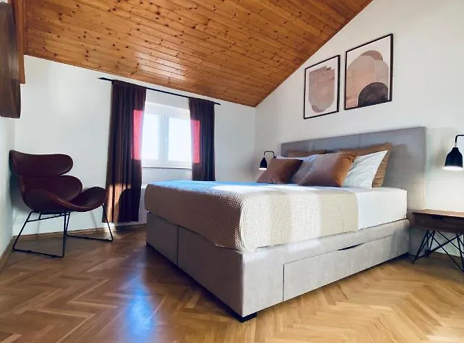 Cirjak Apartments